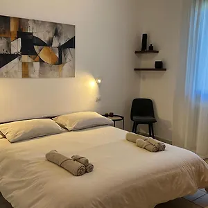 La Casa Bianca Rooms&lounge Guest house