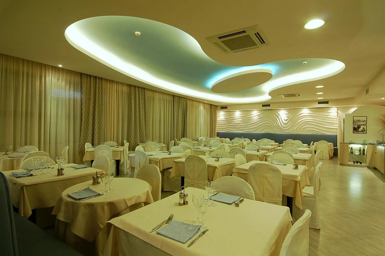 Strand Lungomare Apartment Cesenatico